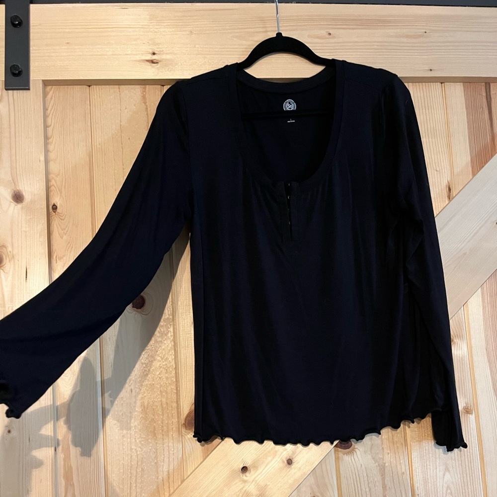 Worn once- SO Black long sleeve top with scalloped bottom and wrists. Size Large